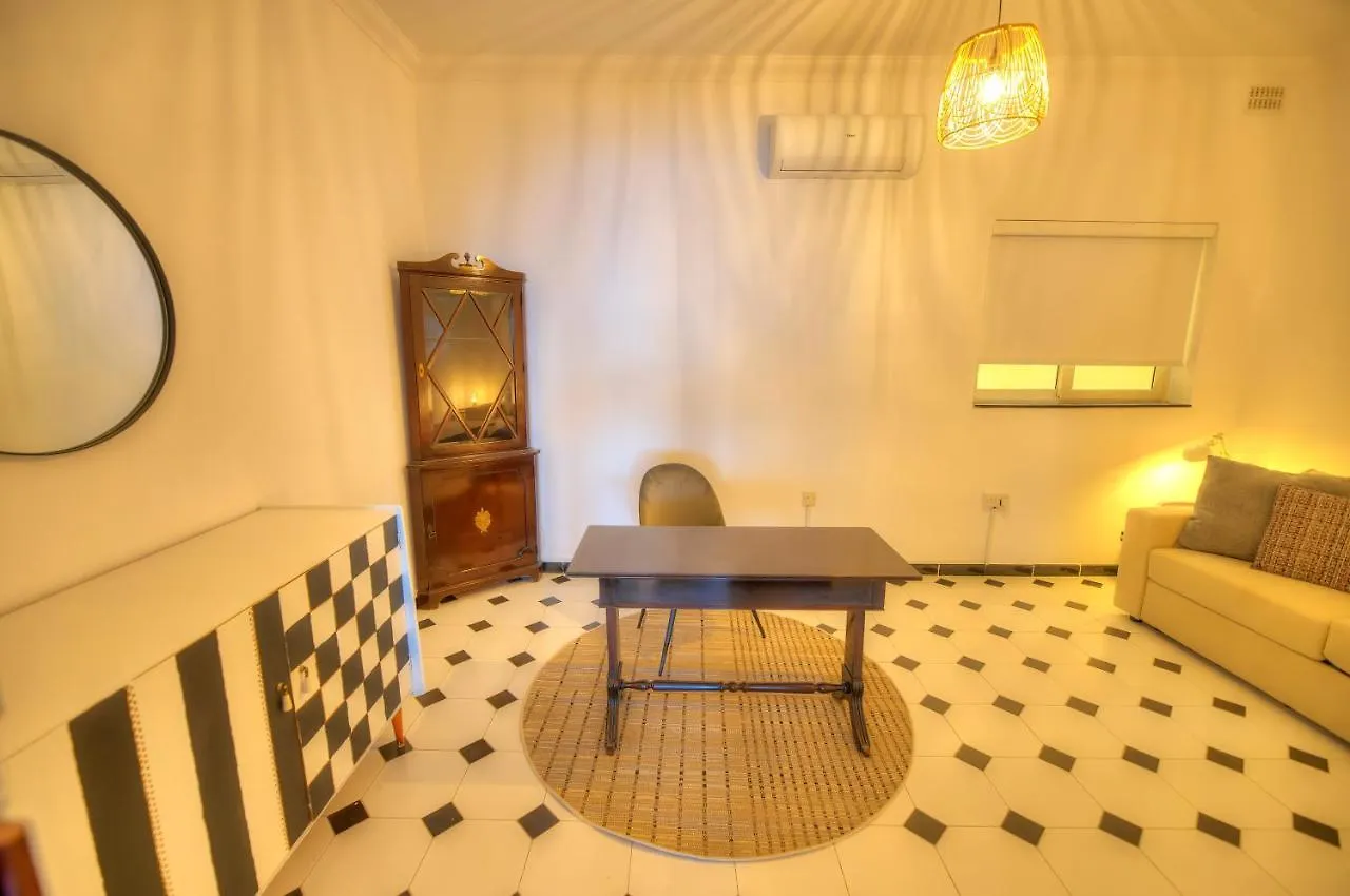 Beautifully Furnished Seafront 4 Bedrooms Goslm-4 Sliema 0*,