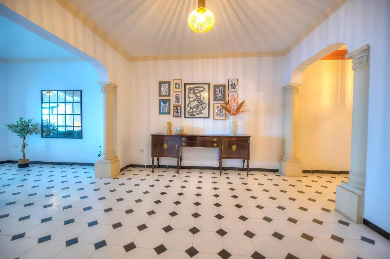 Beautifully Furnished Seafront 4 Bedrooms Goslm-4 Sliema