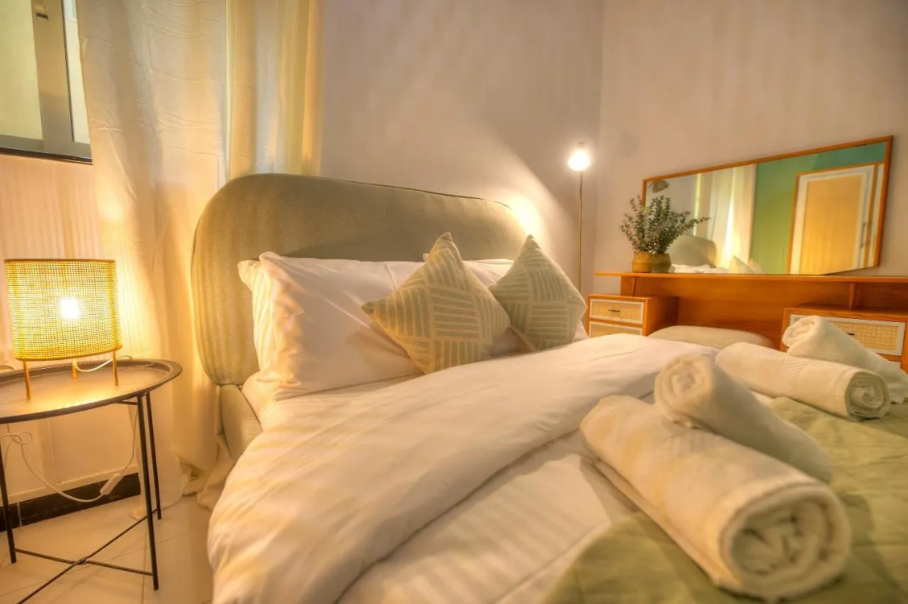 Beautifully Furnished Seafront 4 Bedrooms Goslm-4 Sliema 0*,  Malta