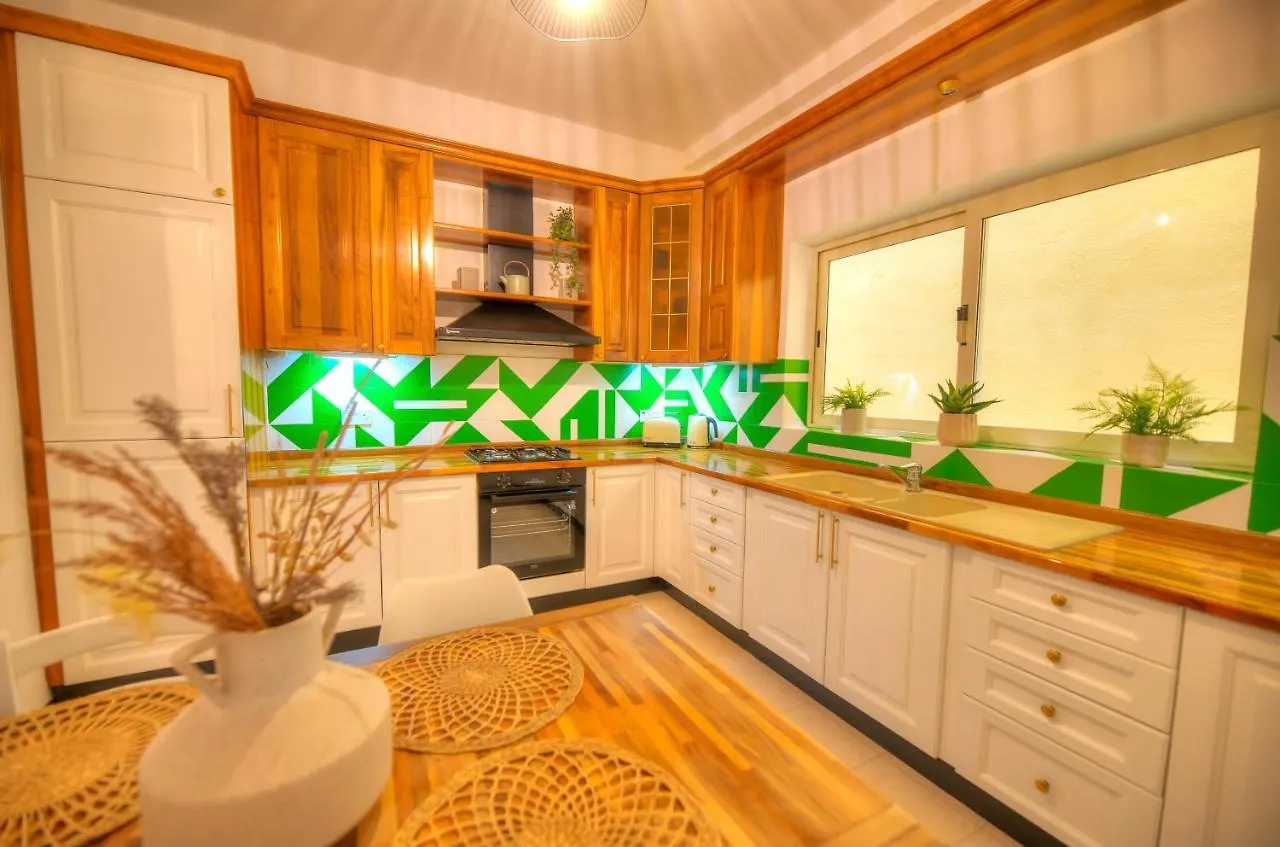 Beautifully Furnished Seafront 4 Bedrooms Goslm-4 Sliema 0*,  Malta