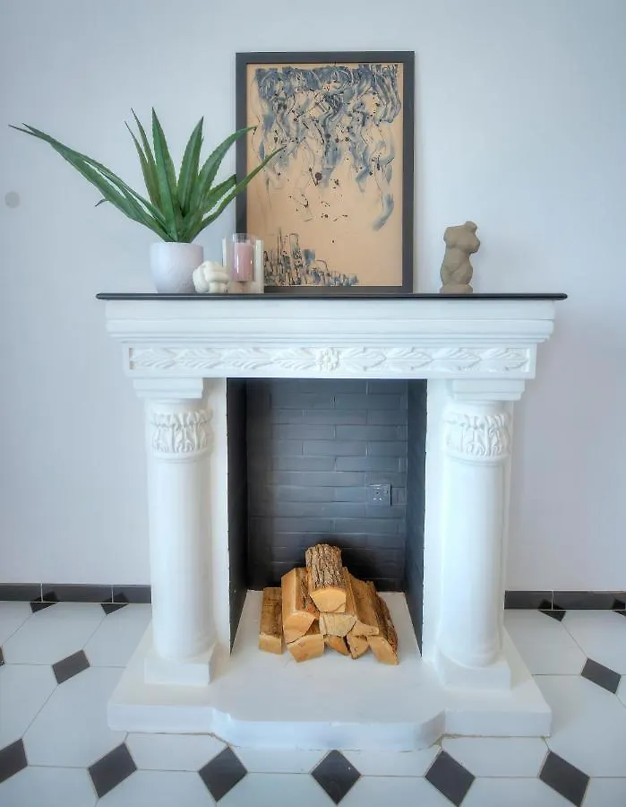 Beautifully Furnished Seafront 4 Bedrooms Goslm-4 Sliema