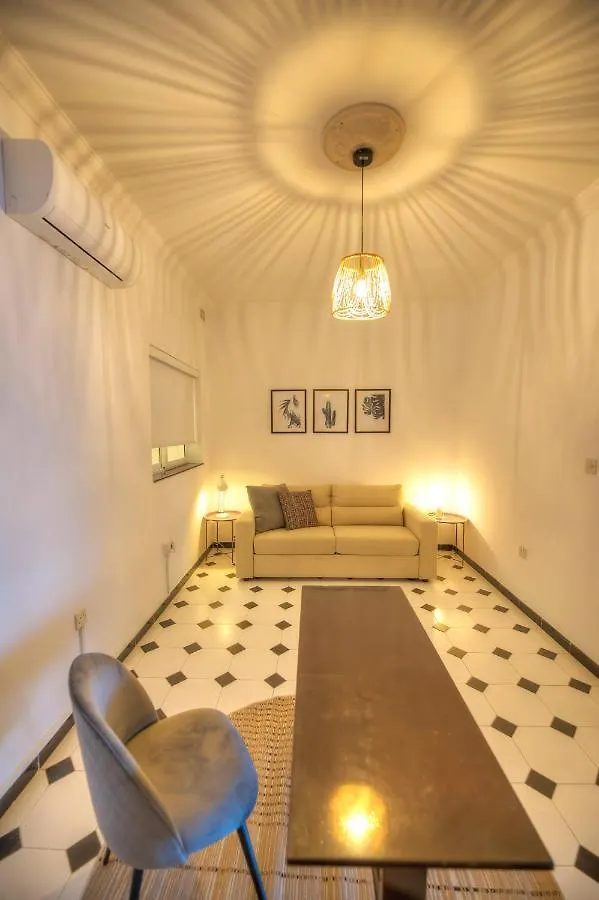 Beautifully Furnished Seafront 4 Bedrooms Goslm-4 Sliema