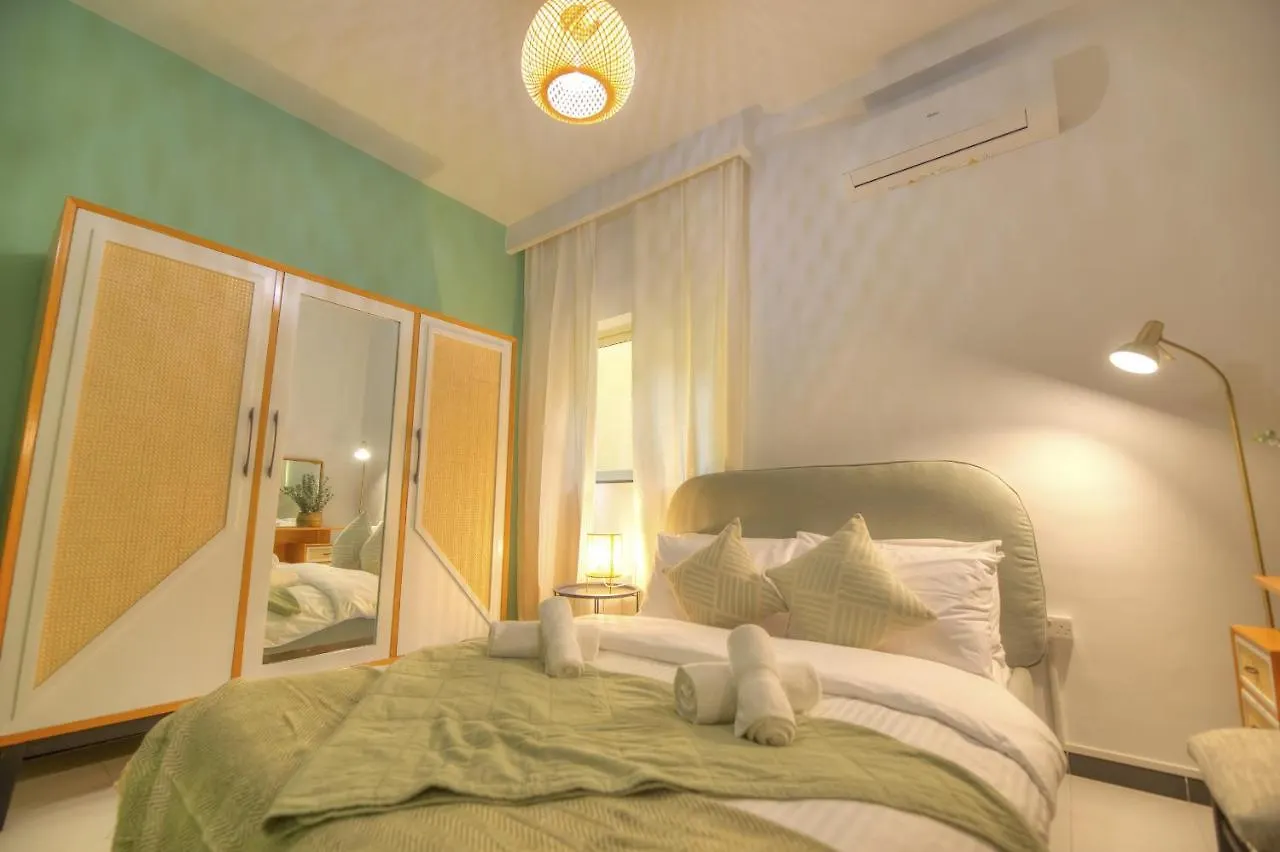 Apartment Beautifully Furnished Seafront 4 Bedrooms Goslm-4 Sliema