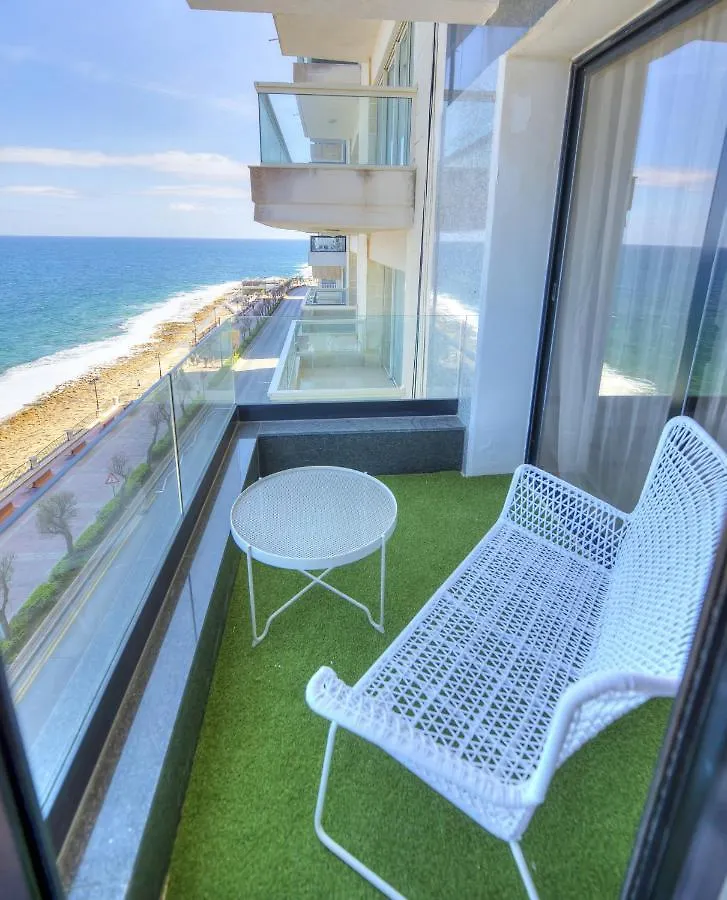 Apartment Beautifully Furnished Seafront 4 Bedrooms Goslm-4 Sliema Malta