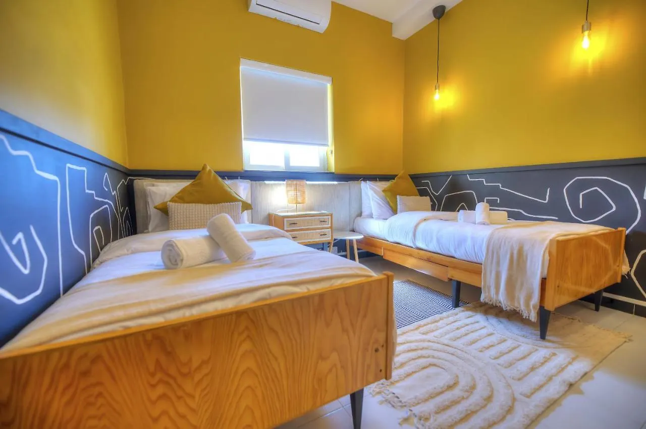 Apartment Beautifully Furnished Seafront 4 Bedrooms Goslm-4 Sliema