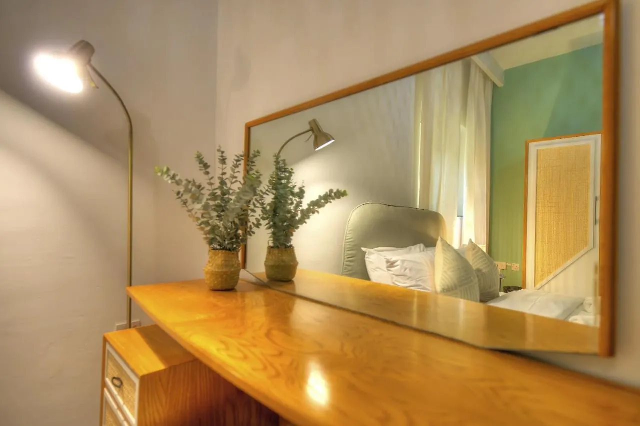 Apartment Beautifully Furnished Seafront 4 Bedrooms Goslm-4 Sliema Malta