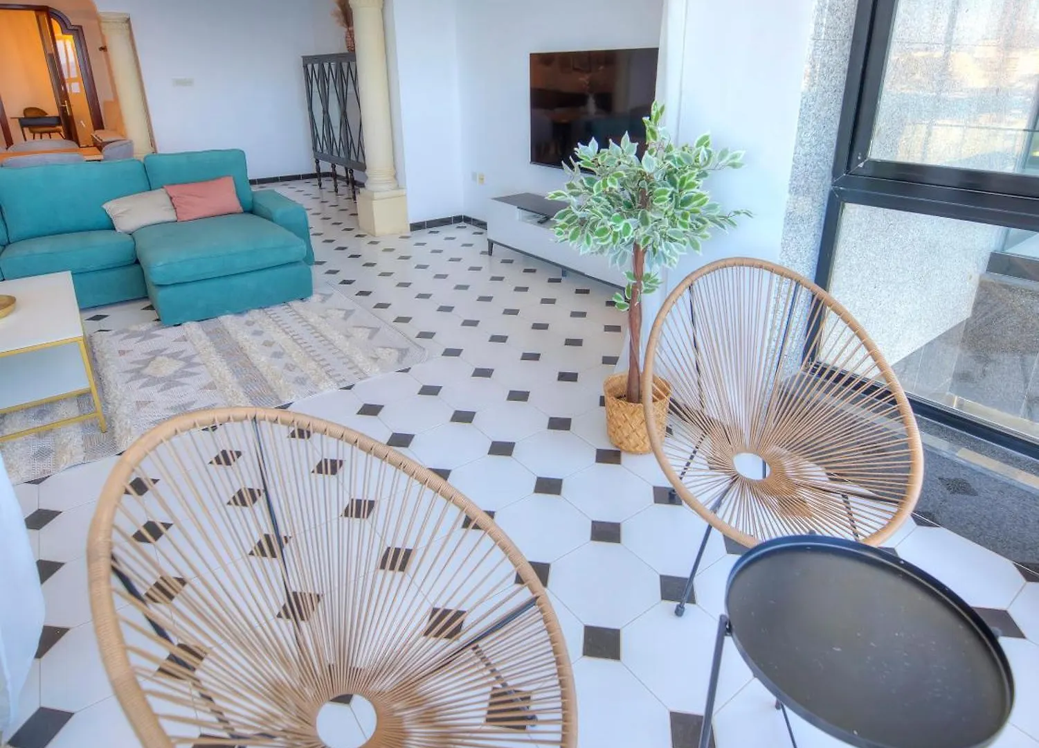 Beautifully Furnished Seafront 4 Bedrooms Goslm-4 Sliema