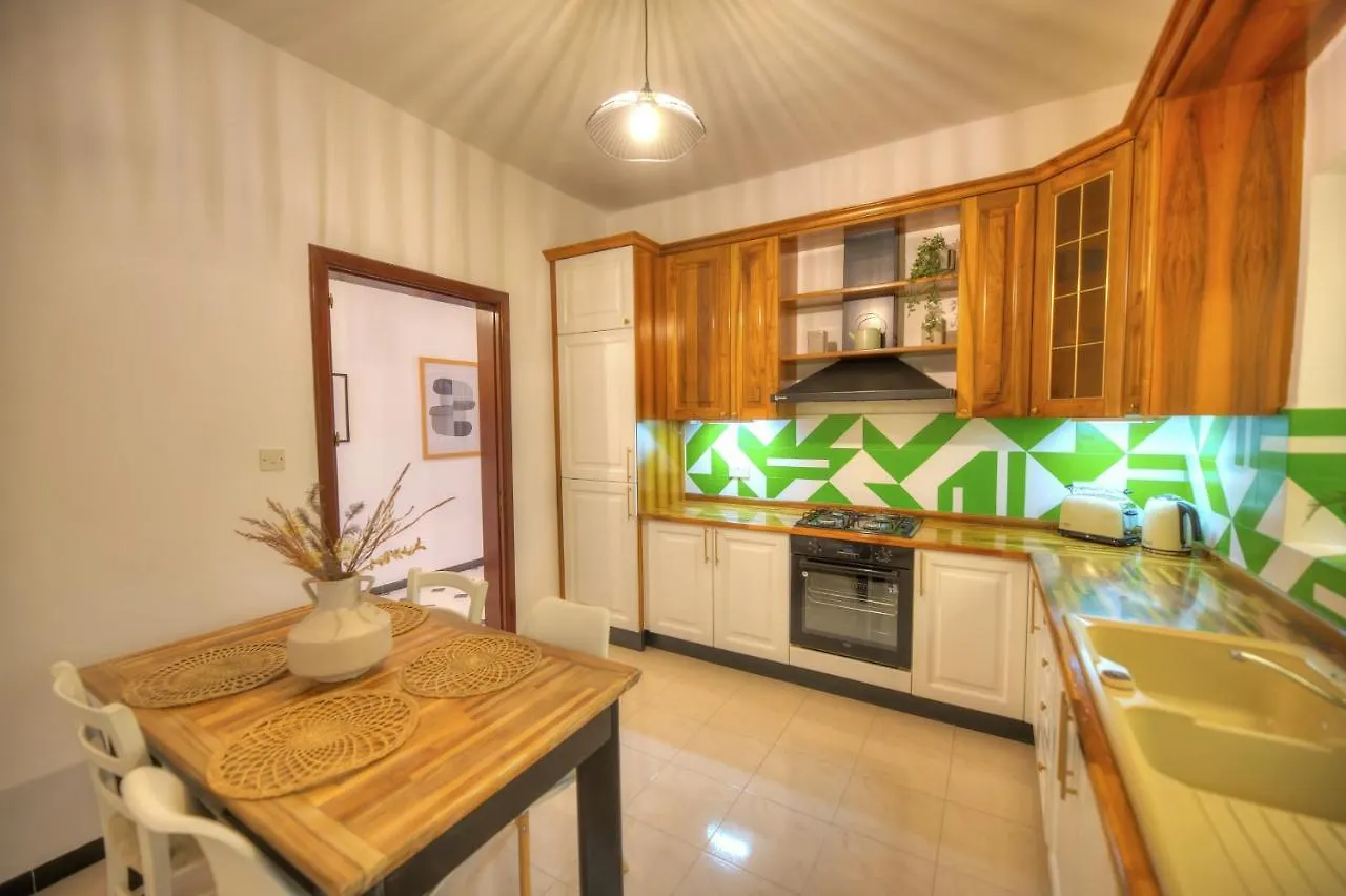 Apartment Beautifully Furnished Seafront 4 Bedrooms Goslm-4 Sliema